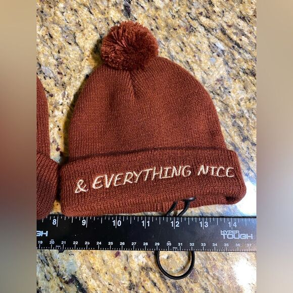 Matching hats‎ - Picture 2 of 4